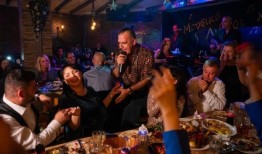 为什么希腊人仍然喜欢晚上出去玩