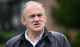 艾德·戴维支持《星期日邮报》的《安妮法》运动，并敦促荷里路德加快这一进程