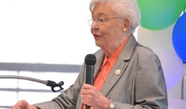 艾维说，阿拉巴马州向墨西哥边境派遣了125名士兵