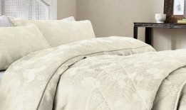 德本汉姆在黑色星期五大减价，“厚重豪华”床上用品降价70%