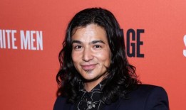 泰·笛福，露西·瑟伯，道格·赖特，更多免版税的同性恋戏剧