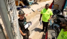 华氏115度的生活：酷热的夏天将拉斯维加斯推向崩溃的边缘