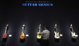 摇滚偶像杰夫·贝克的吉他将在伦敦展出，之后将被拍卖