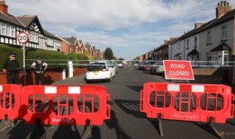 英国警方：两名儿童在“凶猛”的刀袭中死亡，更多儿童受重伤