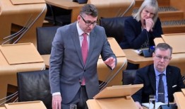 前奥运会运动员布莱恩·惠特尔成为苏格兰保守党领导人的第二位候选人