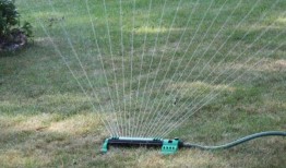 与阿拉巴马州其他城市相比，亨茨维尔的水费是多少？