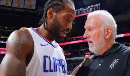 格雷格·波波维奇在比赛中抢麦克风只是另一个令人厌倦的行为