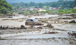 印度尼西亚西苏门答腊岛洪水造成的死亡人数上升到50多人