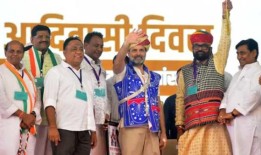 拉胡尔说：“莫迪总理希望曼尼普尔邦继续处于火热状态