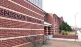 斯帕克曼九年级学生在校园里持枪被捕