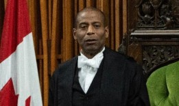 新民主党表示，如果格雷格·费格斯道歉并缴纳罚款，他就不应该辞职