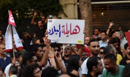 突尼斯：年轻选民对总统选举不屑一顾，梦想着离开