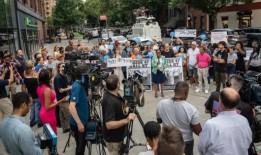 布鲁克林飞地与4000名新移民邻居的不安和平