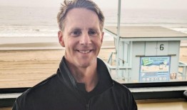 科罗曼德尔一名游客开着露营车逆行了5分钟，司机惊呆了