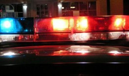 一名男子闯入亲戚家中，试图淹死她，然后开车穿过阿拉巴马州的杂货店