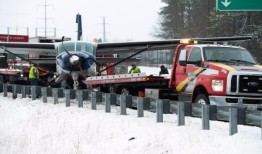 南方航空快运紧急降落在弗吉尼亚高速公路上