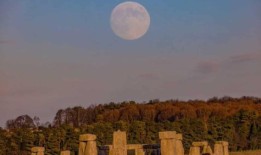 19年后，“冷月”在天空中闪耀，观星者得到了难得的宇宙享受