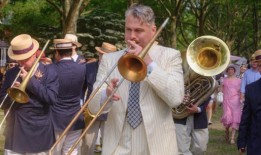 在总督岛，你可以在爵士时代的草坪派对上跳舞