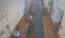 男子被判袭击罪，试图逃离法院