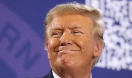 财务披露显示，特朗普为《圣经》代言赚了30万美元