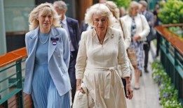 穿上拉夫·劳伦衬衫裙，看看卡米拉女王的温布尔登造型吧