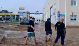 西班牙因历史性洪水致95人死亡而哀悼