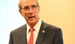 关于流动警察的报告：对黑人居民的非法行为，侵略性，贬低态度