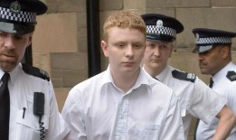 哑铃疯子在树林里把手无寸铁的遛狗人打得几乎死亡，他想要自由