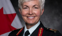 加拿大总理任命首位女性领导军队