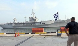 美国海军军舰停靠在巴生港