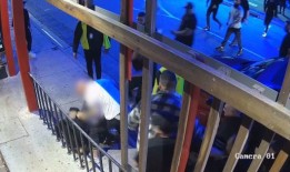 安全监控画面显示墨尔本夜总会内发生激烈斗殴