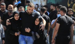 随着冲突扩大，以色列轰炸真主党，黎巴嫩南部居民逃离