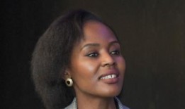 民调｜你认为塔比·莱奥卡应该提供她的学历证明吗？