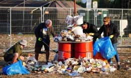 “格拉斯顿伯里一年比一年干净”：来认识一下沃斯农场的拾荒者