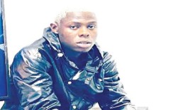 穆哈巴德的家人重新进行尸检，等待结果