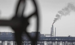 俄罗斯波罗的海码头爆炸后起火