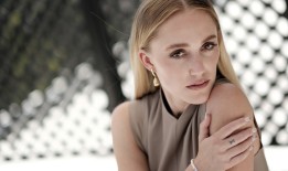 《长腿》女星麦卡·梦露在好莱坞成功的秘诀就是与好莱坞保持健康的关系