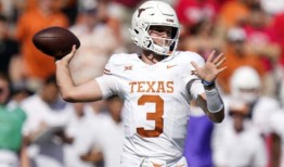 四分卫奎因·尤尔斯从肩扭伤中回归，代表德克萨斯队出战第七名，并在对阵TCU的比赛中首发