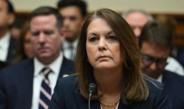 国会议员要求特勤局局长金伯利·作弊尔在听证会上辞职