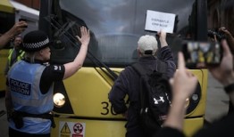 曼彻斯特机场的争吵是如何引发街头愤怒的