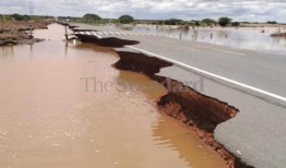 宣布厄尔尼诺现象为国家危机，将肯尼亚人从洪水中解救出来