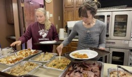 圣路加为圣诞晚宴敞开大门