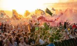 格拉斯顿伯里音乐节2024：星期五的阵容和设定时间金字塔舞台，其他舞台和更多