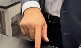 当UAB的物理学家们制造钻石时，新的7500万美元的科学大楼闪闪发光