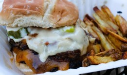 这家南阿拉巴马餐车的汉堡大获成功