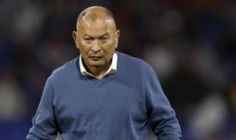 世界杯灾难后，琼斯的工作仍在审查中