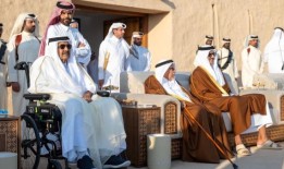 阿米尔，阿米尔神父在谢赫哈利法·本·哈马德的婚礼上收到了祝福