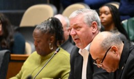 流动公共安全主任将审查所有使用武力的随身摄像头录像，以应对日益紧张的局势