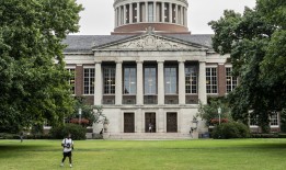 罗彻斯特大学的4名学生因张贴针对犹太教职员工的“通缉令”而被捕