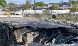 官员们拆除了在火灾中受损的桥梁，导致康涅狄格州I-95公路关闭